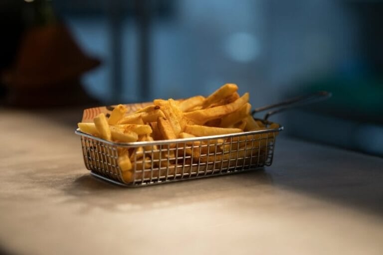 Crispy golden French fries, a classic air fryer dish, illustrating Sulit.ph's Philippine air fryer worth-it and electricity cost guide