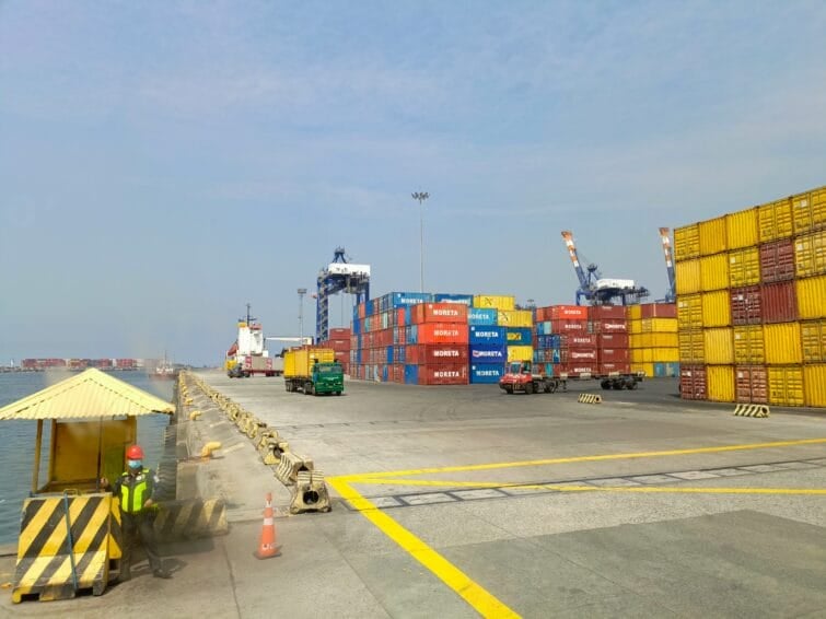 Container terminal at the Port of Manila, where balikbayan box sea cargo shipments from OFWs abroad are processed by Philippine customs